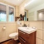 Thale Apartment *
